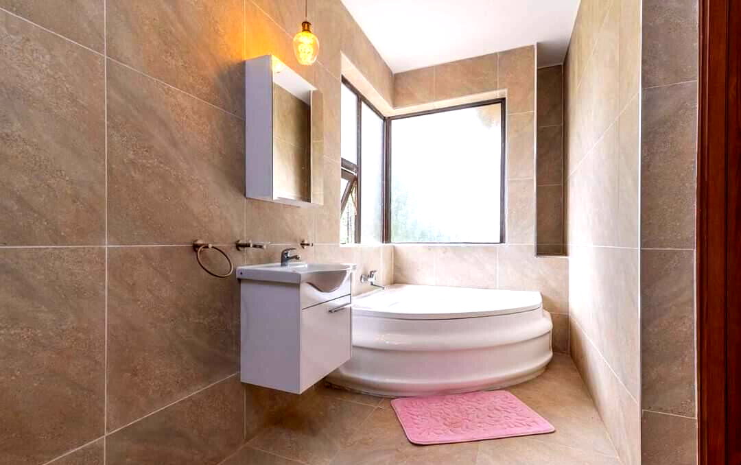 4-Ensuite Townhouse on Half-Acre with Rooftop Terrace – Karen