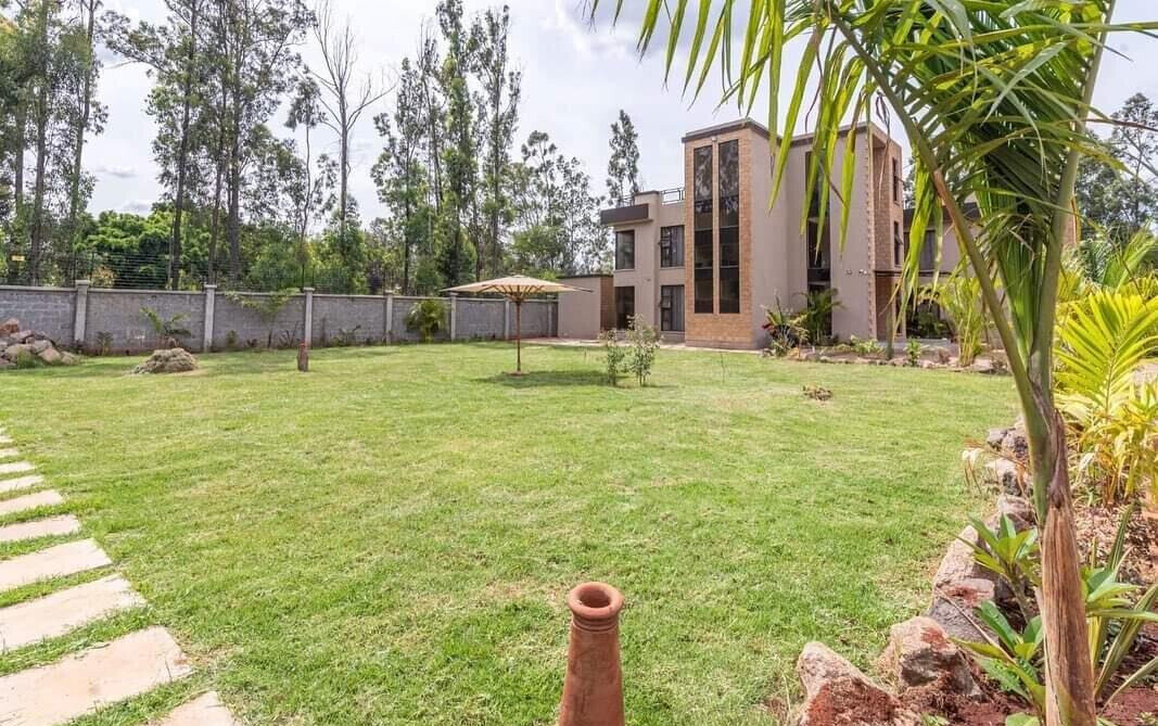 4-Ensuite Townhouse on Half-Acre with Rooftop Terrace – Karen