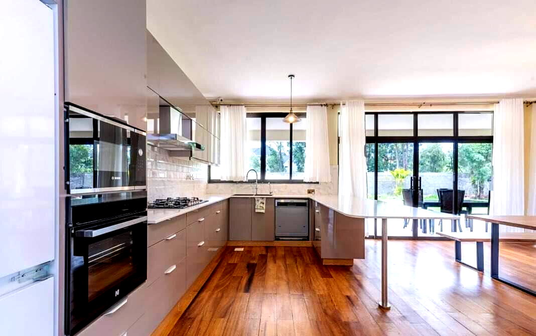 4-Ensuite Townhouse on Half-Acre with Rooftop Terrace – Karen
