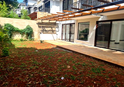 5BR Scandinavian Townhouse with Jacuzzi & Fireplace - Peponi