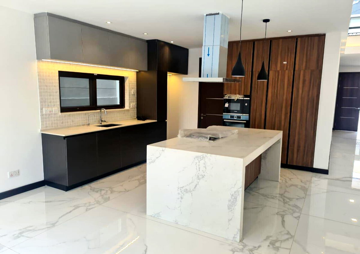 5BR Scandinavian Townhouse with Jacuzzi & Fireplace - Peponi
