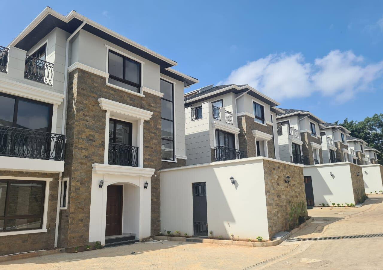 5BR Scandinavian Townhouse with Jacuzzi & Fireplace - Peponi