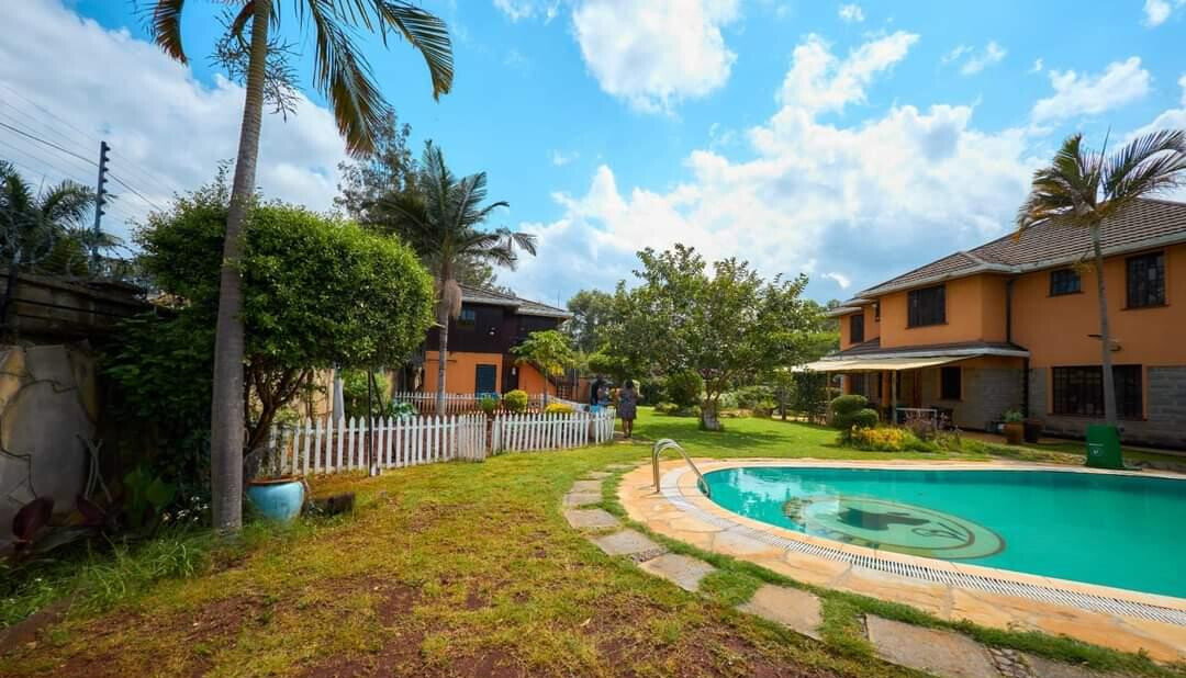 5-Ensuite Townhouse on Half-Acre with Open Kitchen – Karen
