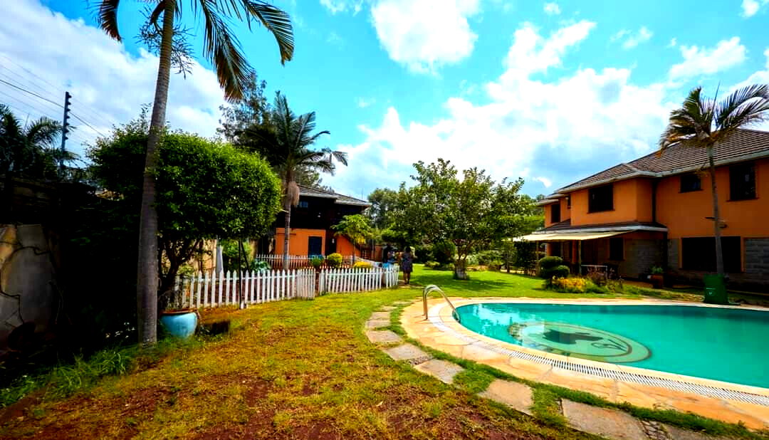 5-Ensuite Townhouse on Half-Acre with Open Kitchen – Karen