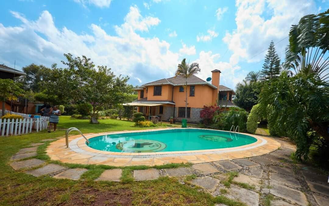 5-Ensuite Townhouse on Half-Acre with Open Kitchen – Karen