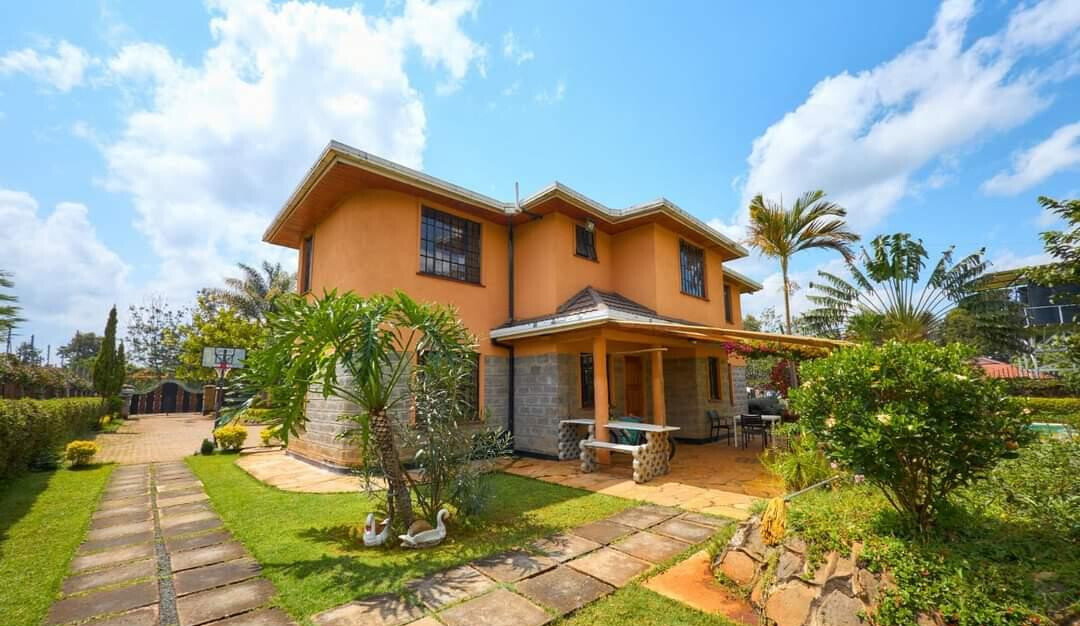 5-Ensuite Townhouse on Half-Acre with Open Kitchen – Karen