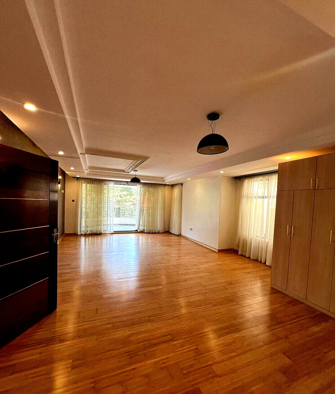 Ultra-Modern 5-Ensuite Townhouse with Generator & Private Garden - Lavington
