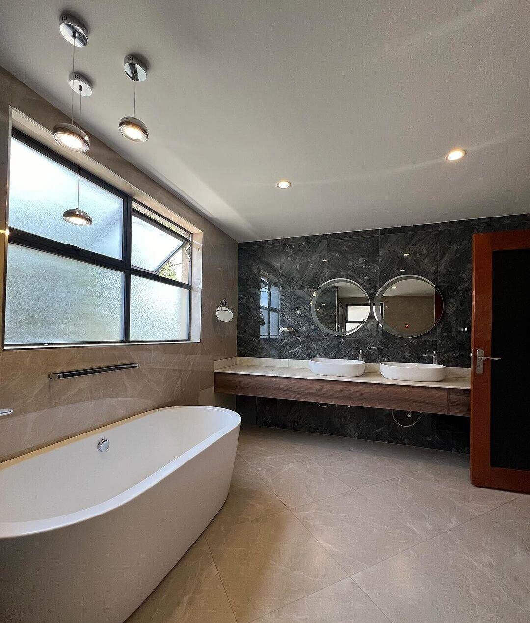 Ultra-Modern 5-Ensuite Townhouse with Generator & Private Garden - Lavington