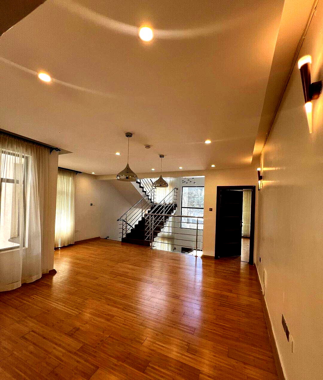 Ultra-Modern 5-Ensuite Townhouse with Generator & Private Garden - Lavington