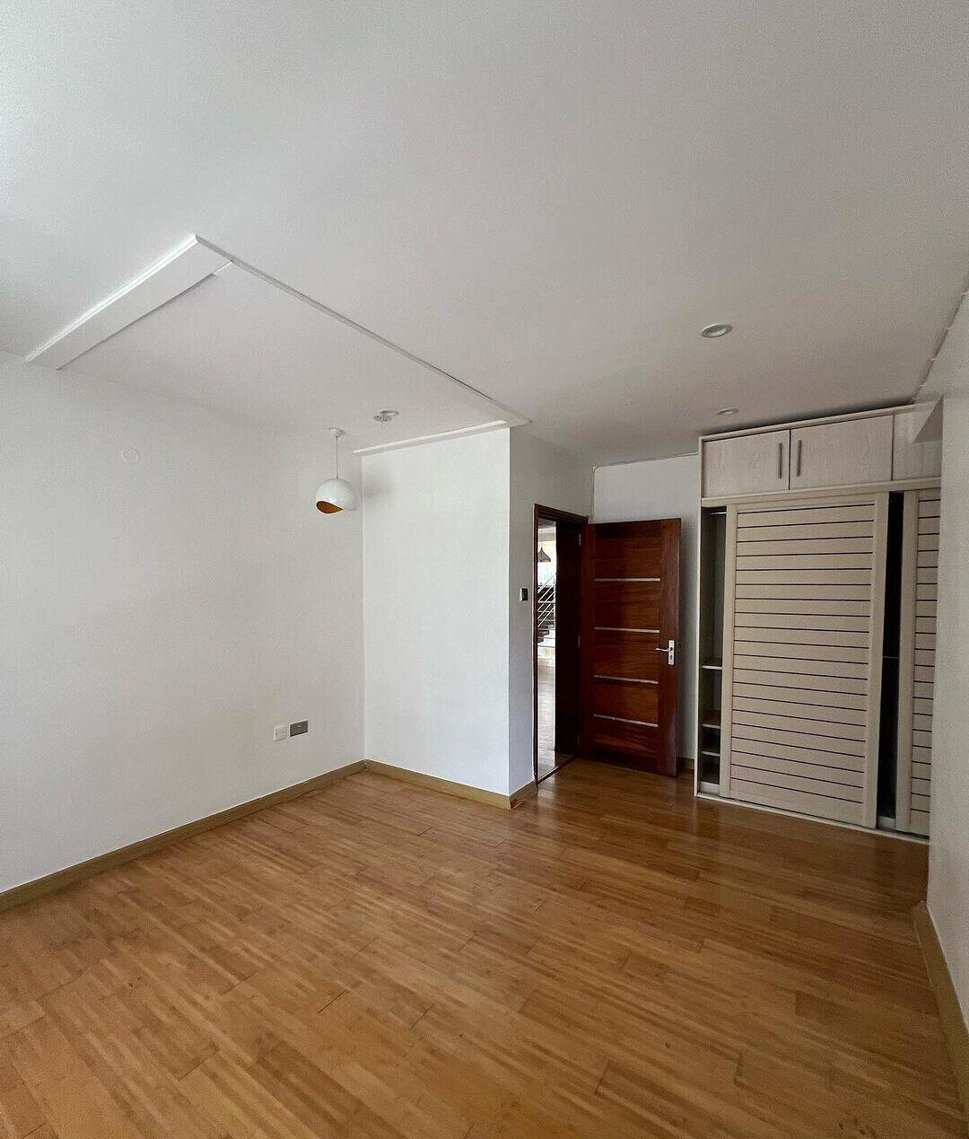 Ultra-Modern 5-Ensuite Townhouse with Generator & Private Garden - Lavington