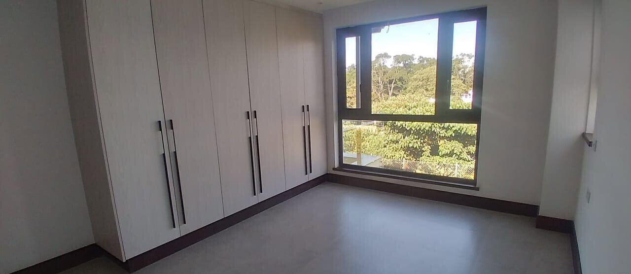 Newly Built 4BR Townhouse with Mature Garden - Kitisuru