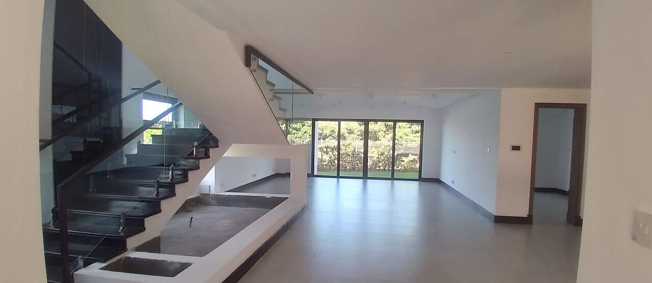 Newly Built 4BR Townhouse with Mature Garden - Kitisuru