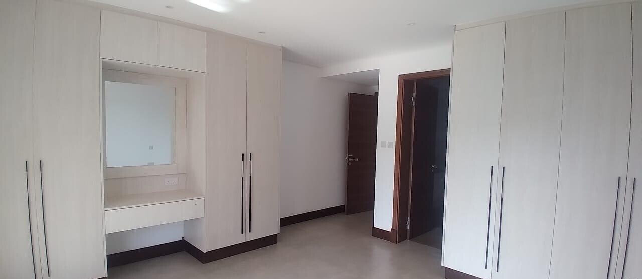 Newly Built 4BR Townhouse with Mature Garden - Kitisuru
