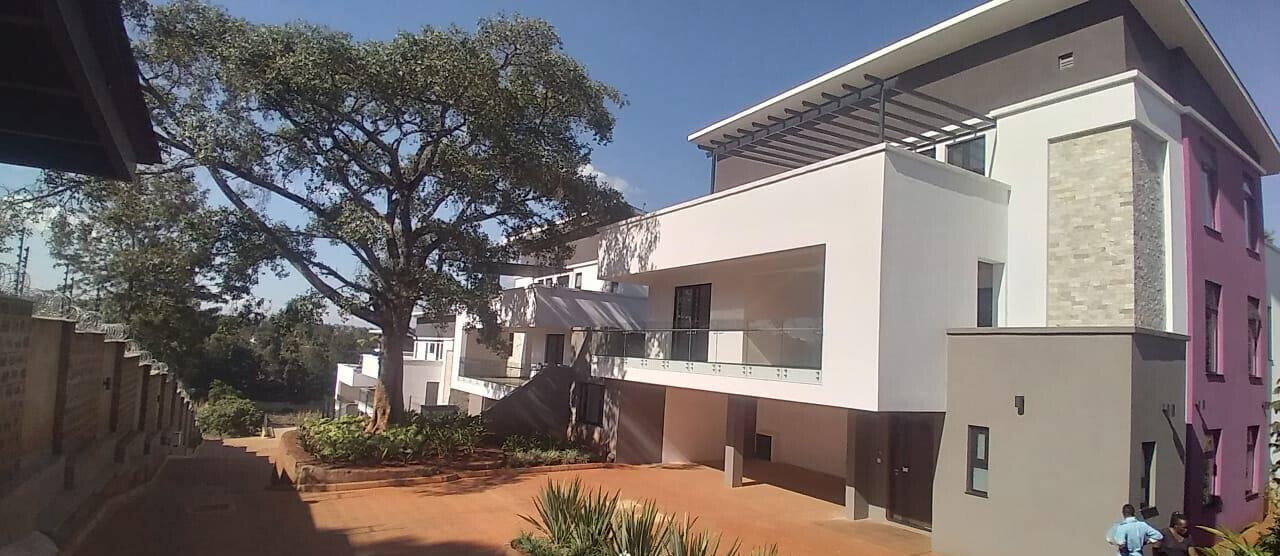 Newly Built 4BR Townhouse with Mature Garden - Kitisuru