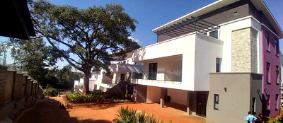 Newly Built 4BR Townhouse with Mature Garden - Kitisuru