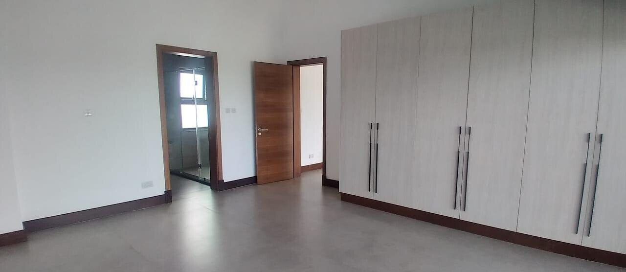 Newly Built 4BR Townhouse with Mature Garden - Kitisuru