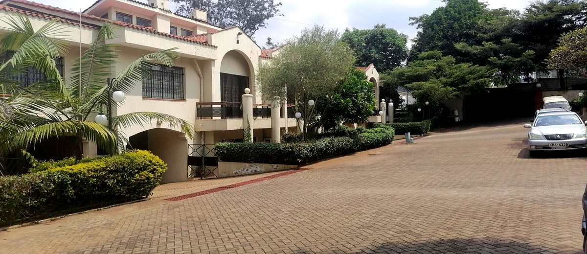 4BR All-Ensuite Townhouse with Fireplace & Staff Quarters - Spring Valley