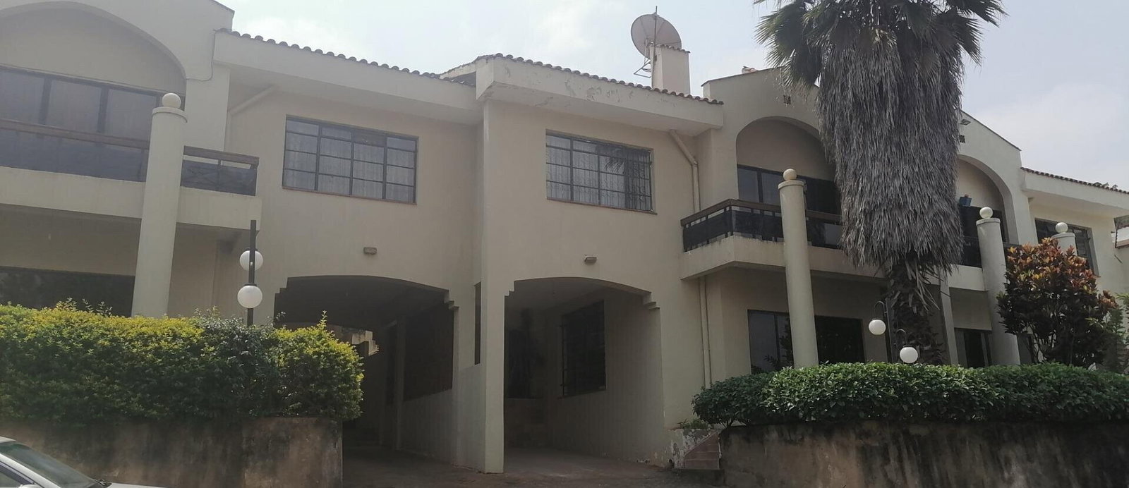 4BR All-Ensuite Townhouse with Fireplace & Staff Quarters - Spring Valley
