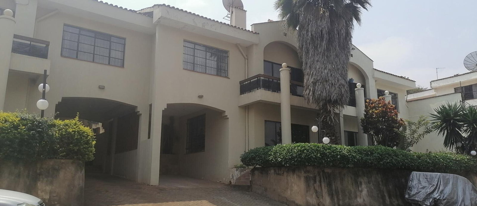 4BR All-Ensuite Townhouse with Fireplace & Staff Quarters - Spring Valley
