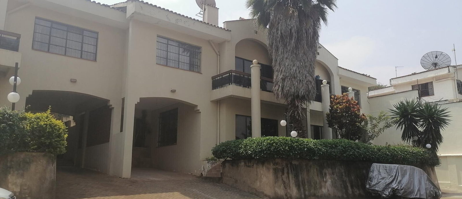 4BR All-Ensuite Townhouse with Fireplace & Staff Quarters - Spring Valley