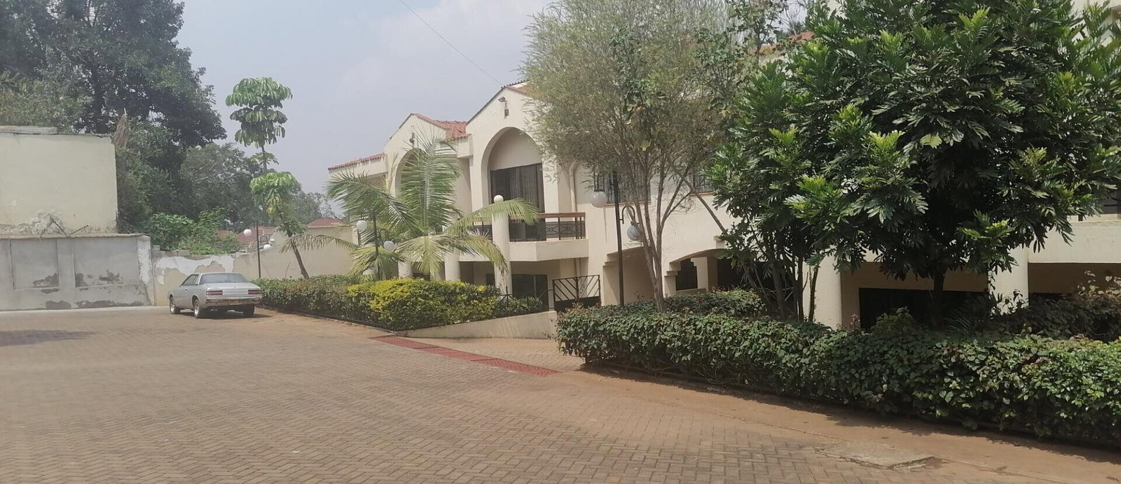 4BR All-Ensuite Townhouse with Fireplace & Staff Quarters - Spring Valley