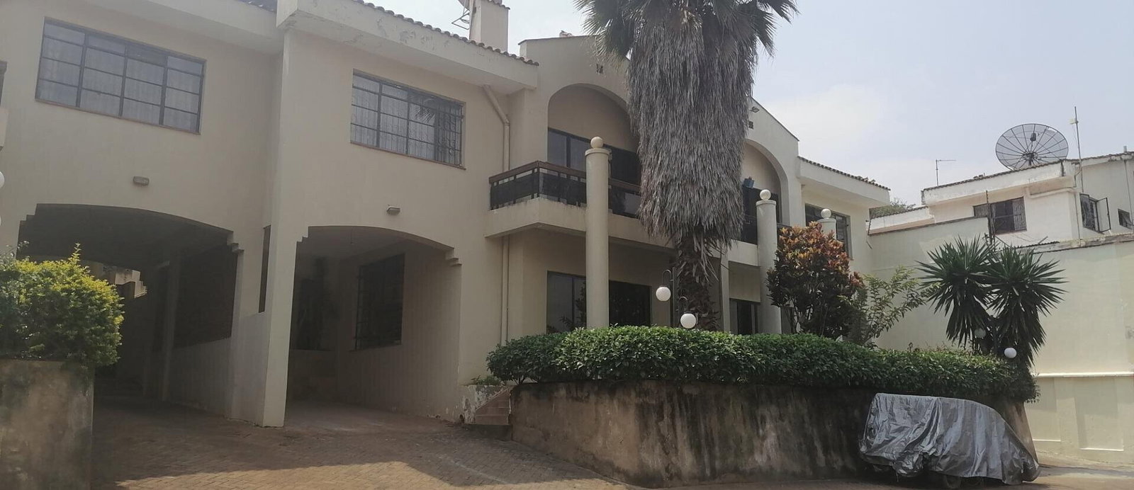 4BR All-Ensuite Townhouse with Fireplace & Staff Quarters - Spring Valley