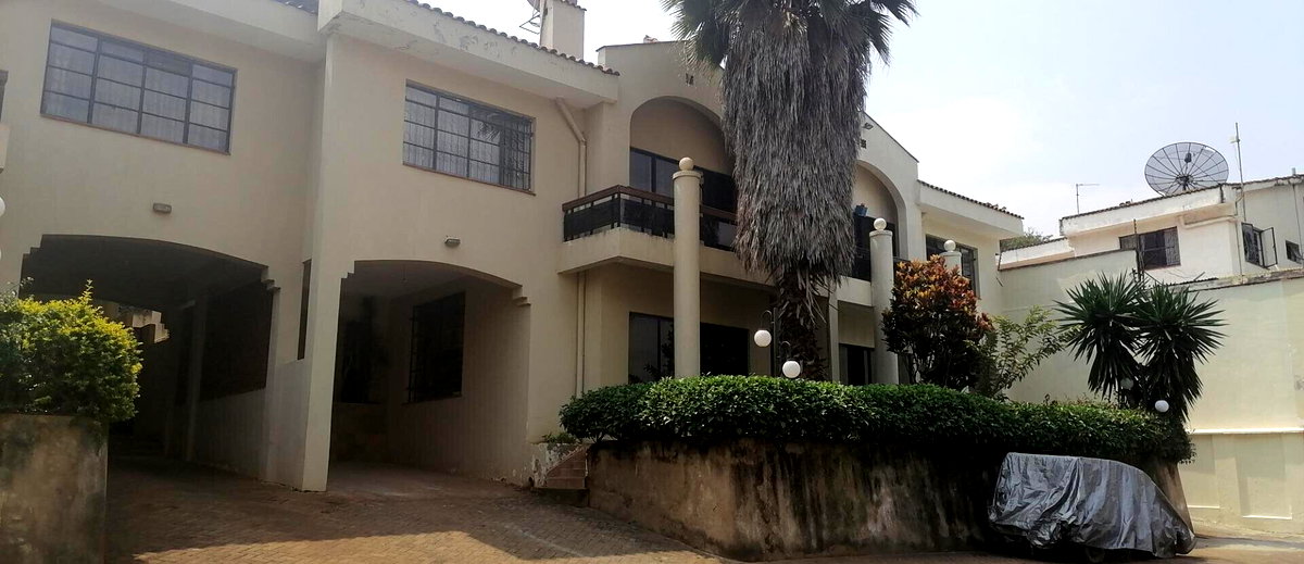 4BR All-Ensuite Townhouse with Fireplace & Staff Quarters - Spring Valley
