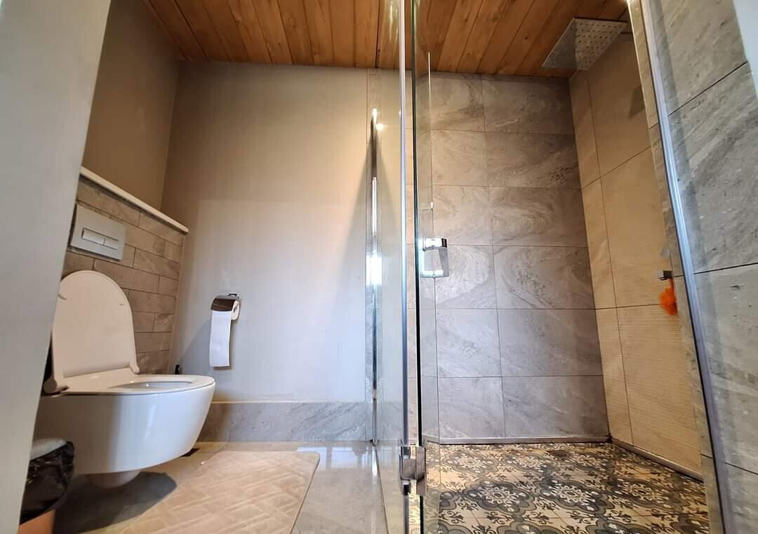 4-Ensuite Townhouse with DSQ & Pool on 0.4 Acres – Karen