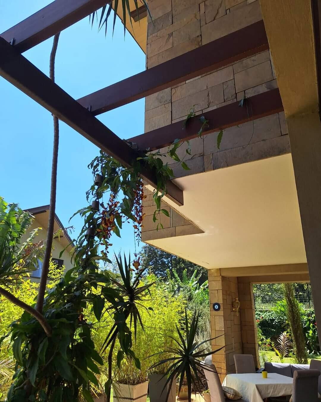 4-Ensuite Townhouse with DSQ & Pool on 0.4 Acres – Karen