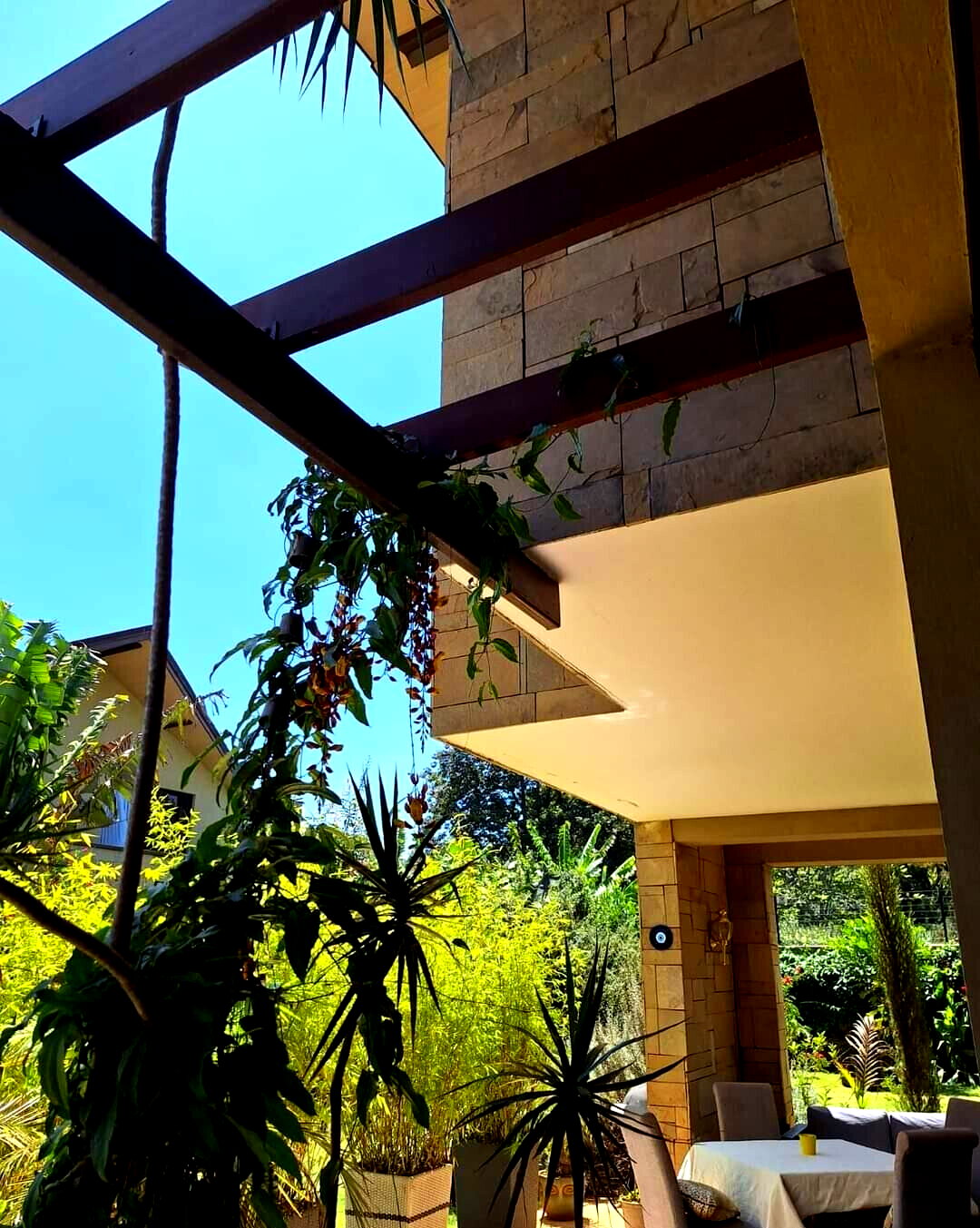 4-Ensuite Townhouse with DSQ & Pool on 0.4 Acres – Karen