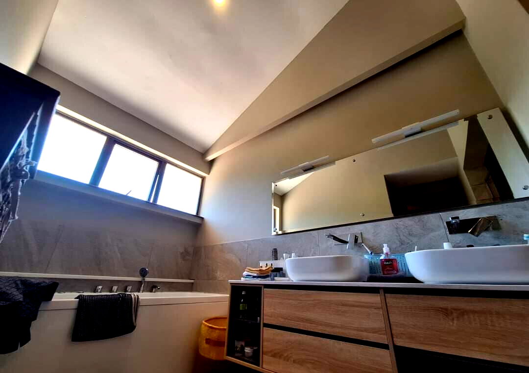 4-Ensuite Townhouse with DSQ & Pool on 0.4 Acres – Karen