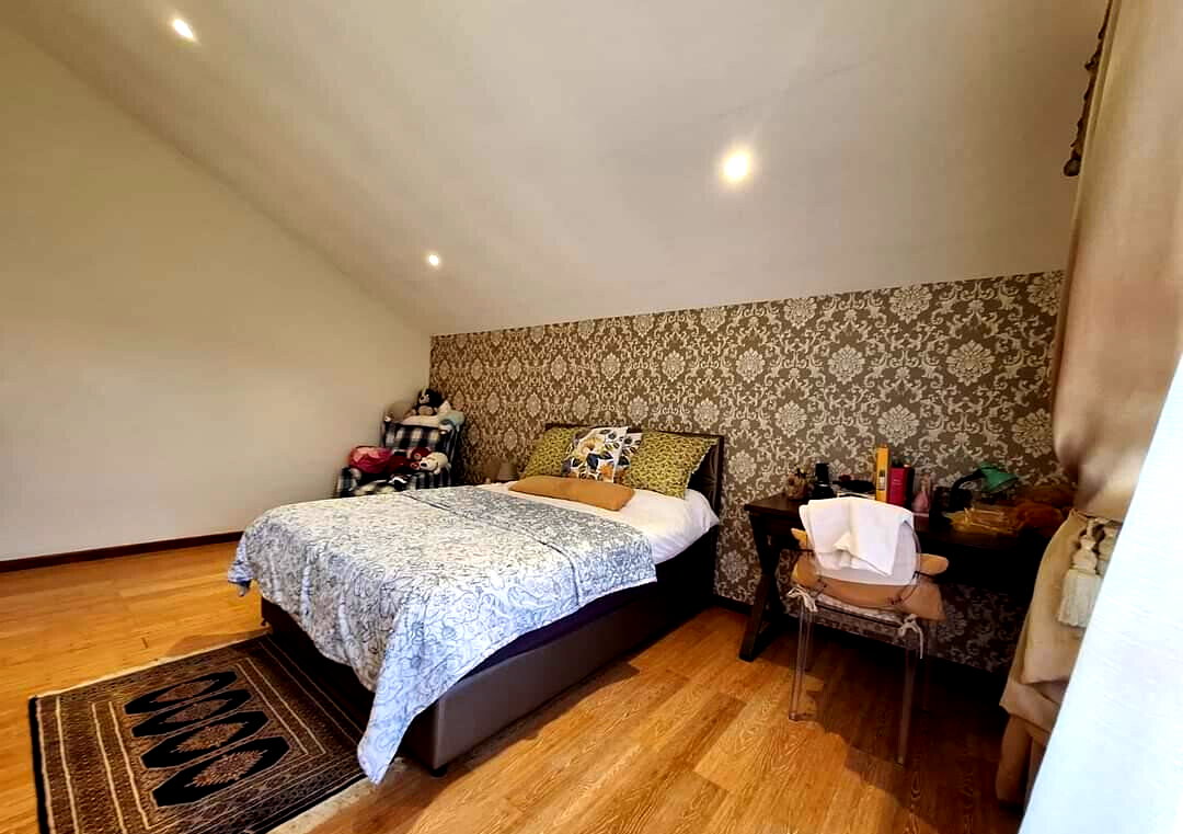 4-Ensuite Townhouse with DSQ & Pool on 0.4 Acres – Karen