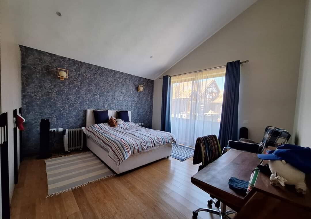 4-Ensuite Townhouse with DSQ & Pool on 0.4 Acres – Karen