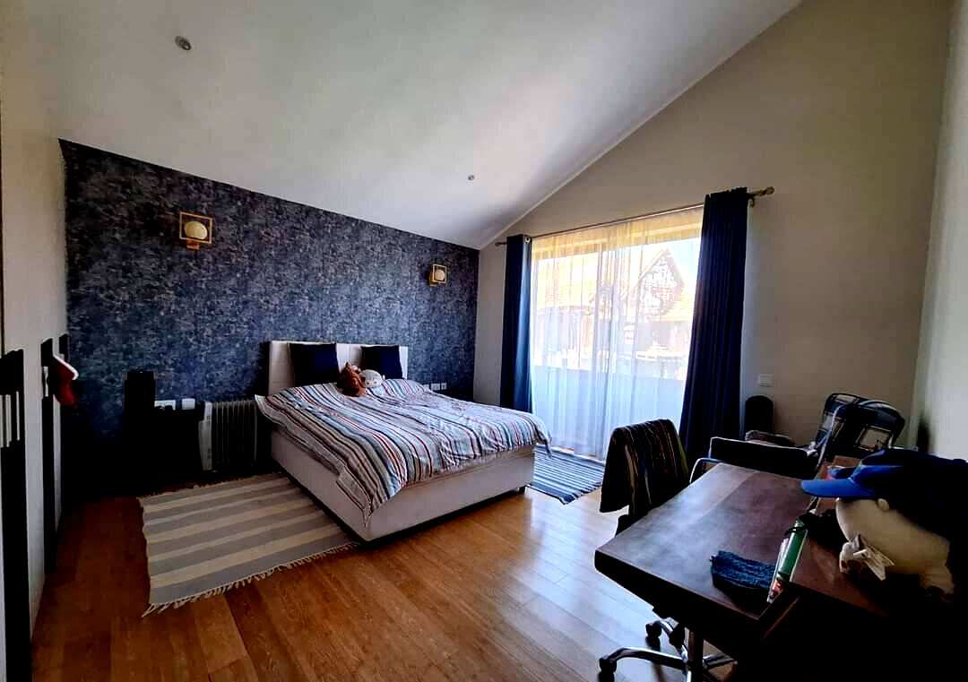 4-Ensuite Townhouse with DSQ & Pool on 0.4 Acres – Karen