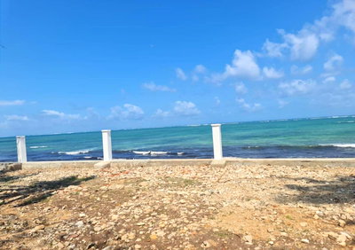 Beachfront 3/4 Acre Plot at KSh 160M