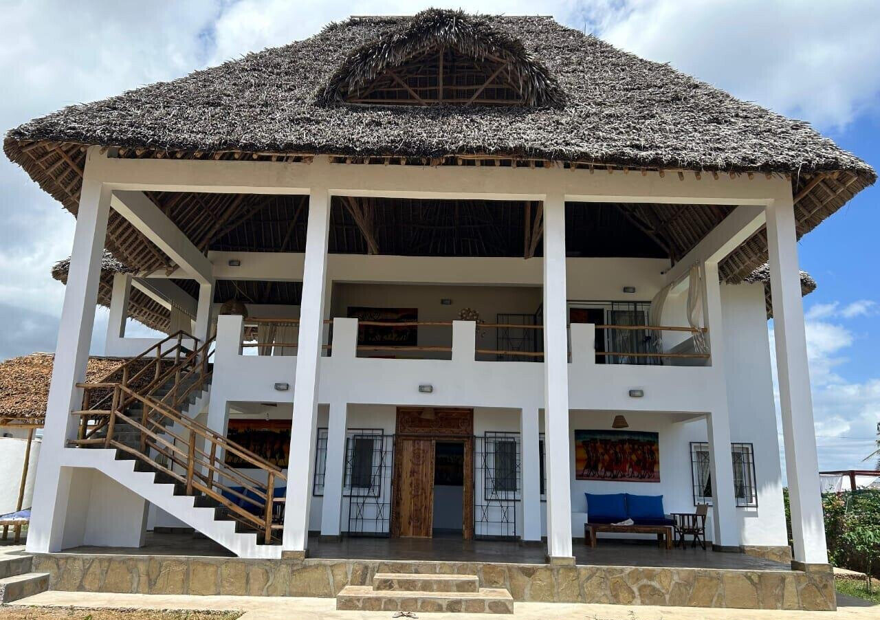 Watamu Candy Beachfront Villa with Pool – ¼ Acre
