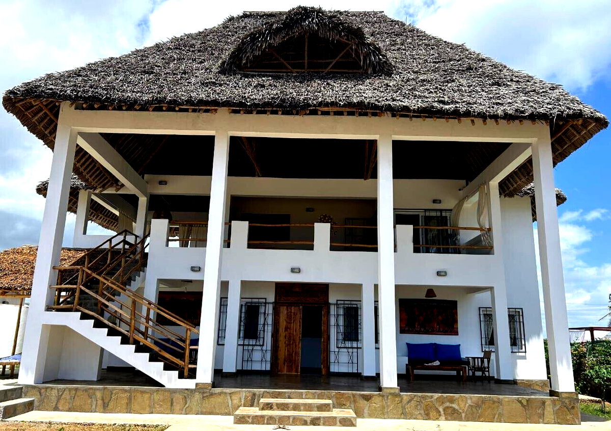 Watamu Candy Beachfront Villa with Pool – ¼ Acre