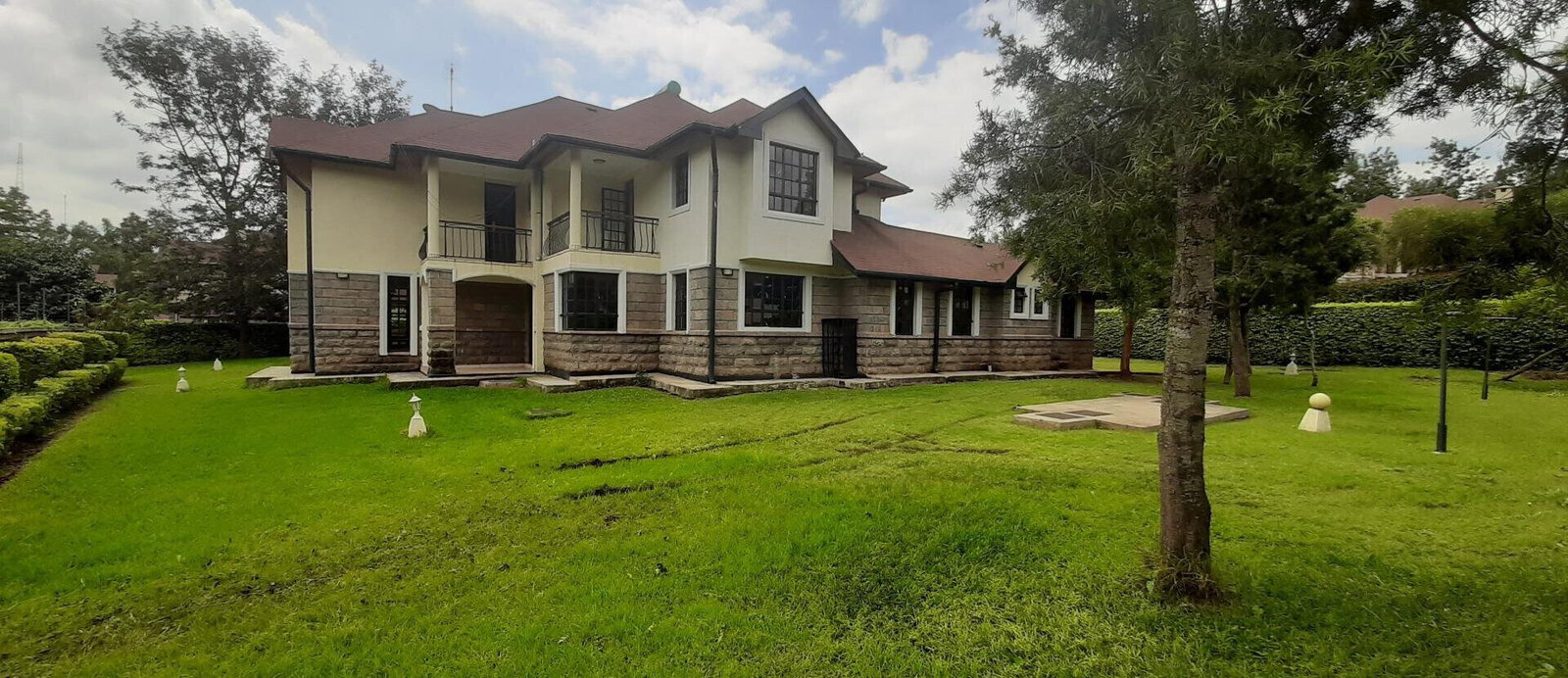 4-Ensuite Townhouse with Gazebo & DSQ – Karen Gated Community