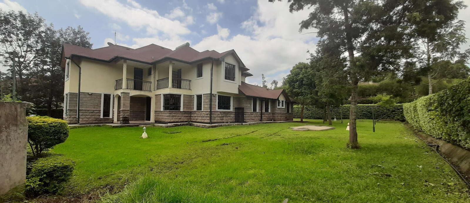 4-Ensuite Townhouse with Gazebo & DSQ – Karen Gated Community