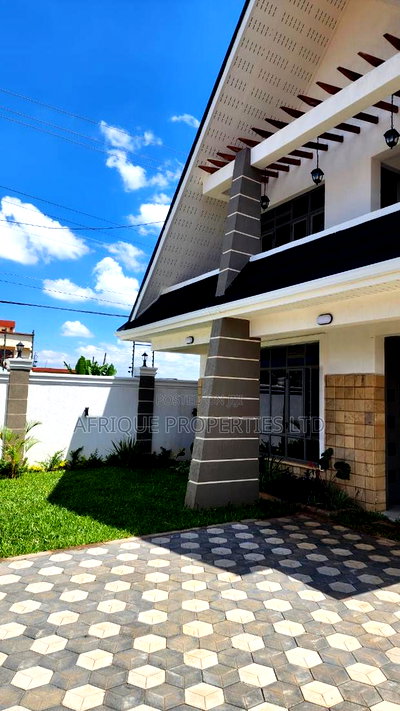 4bdrm Mansion in Membley for sale - Image 3