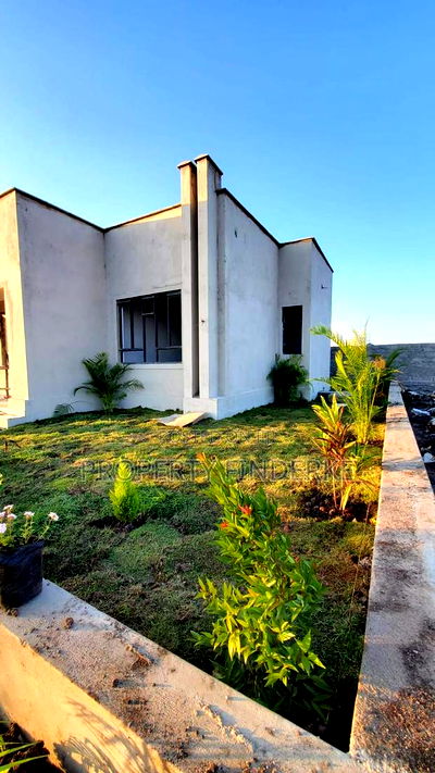 3bdrm Bungalow in Gate B for sale - Image 5