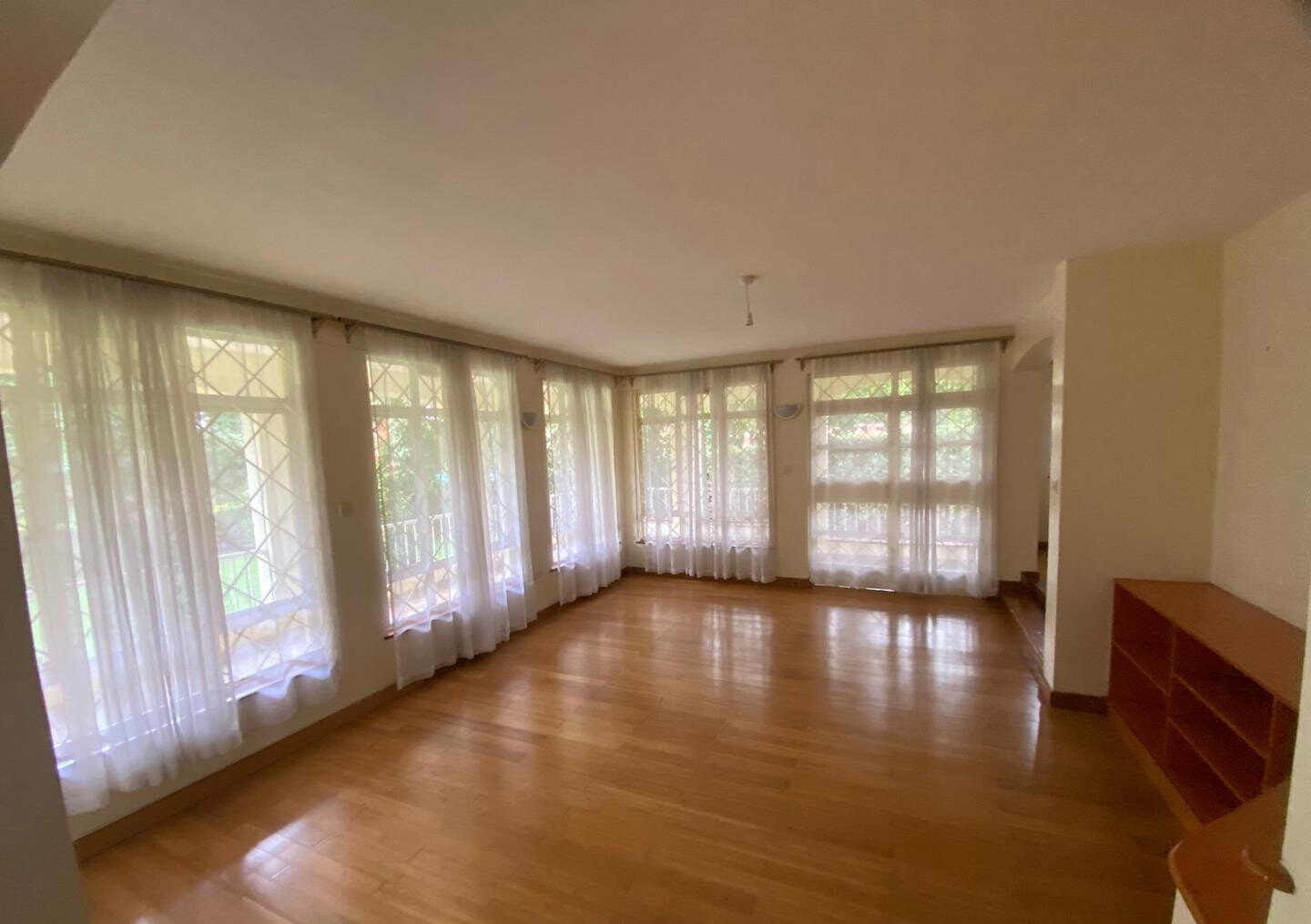 4BR All-Ensuite Townhouse on Half-Acre with DSQ & Gardens - Runda