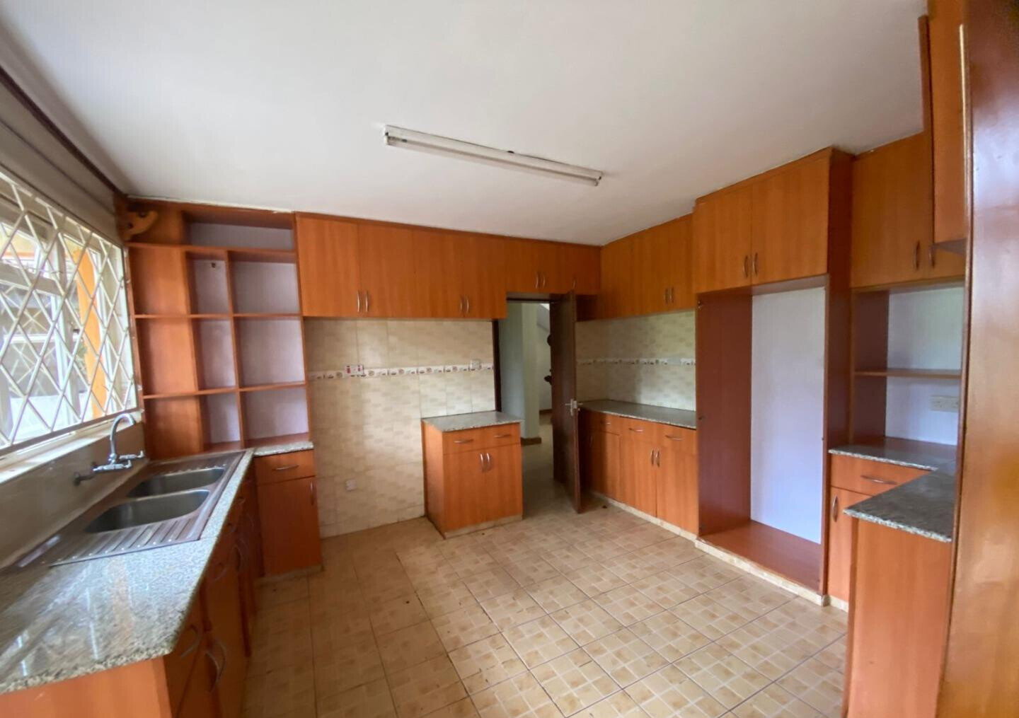 4BR All-Ensuite Townhouse on Half-Acre with DSQ & Gardens - Runda