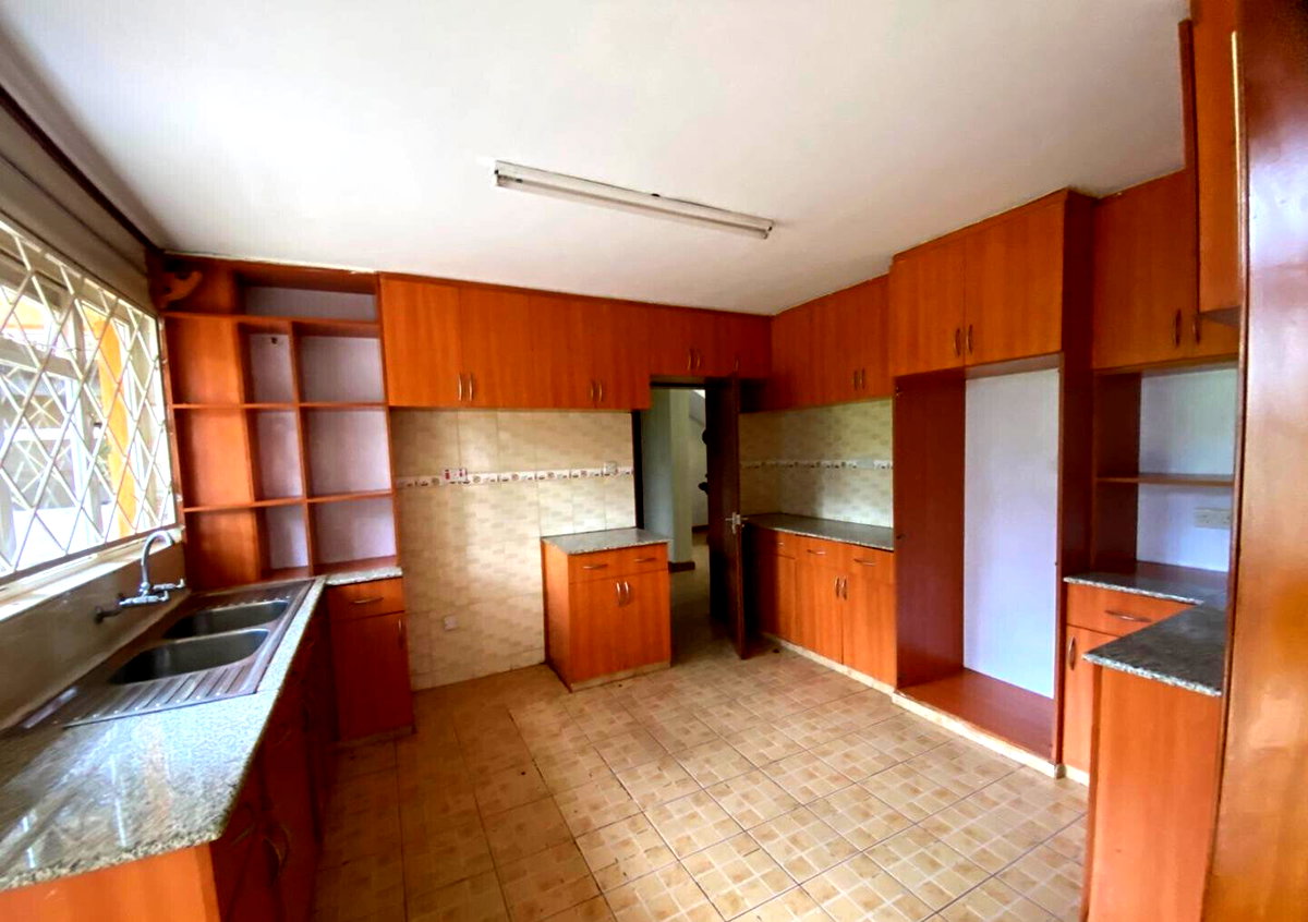 4BR All-Ensuite Townhouse on Half-Acre with DSQ & Gardens - Runda