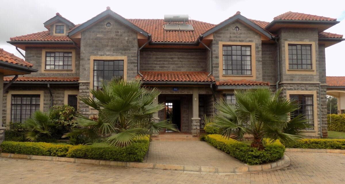 4-Bed English Country Manor Townhouse with Clubhouse & Pool – Karen