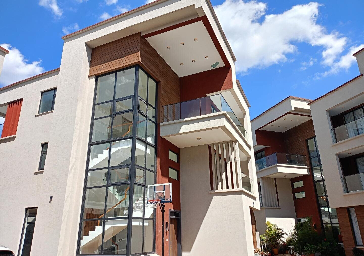5-Ensuite Townhouse with DSQ & Wooden Floors - Lavington