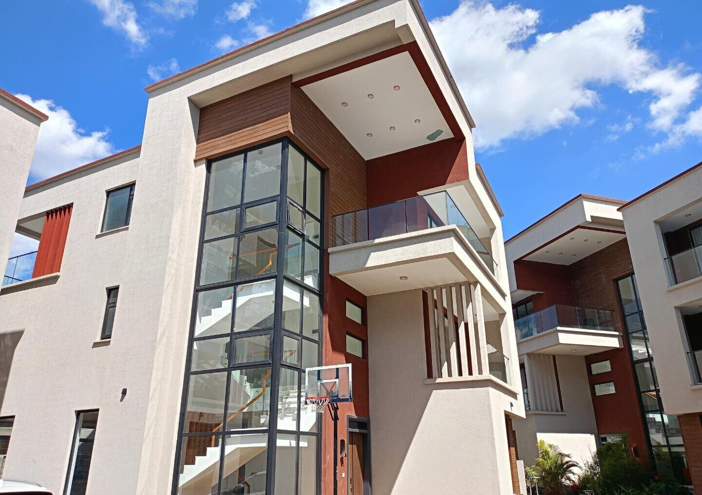 5-Ensuite Townhouse with DSQ & Wooden Floors - Lavington