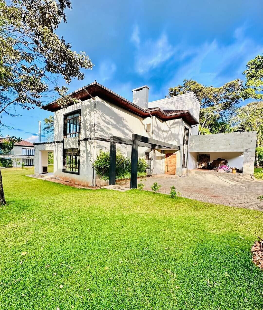 5-Ensuite Townhouse with Ololua Forest Views – Karen