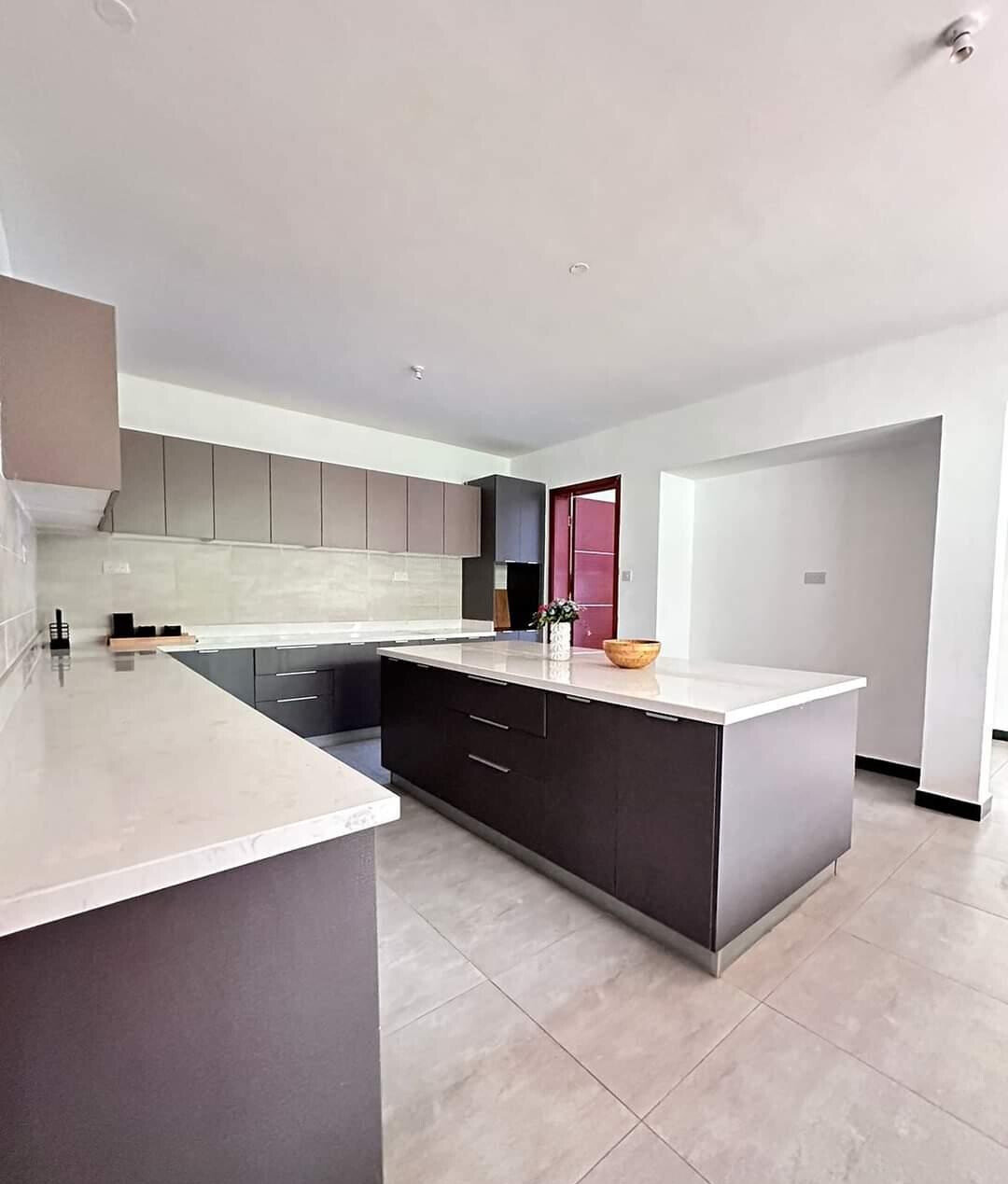 5-Ensuite Townhouse with Ololua Forest Views – Karen