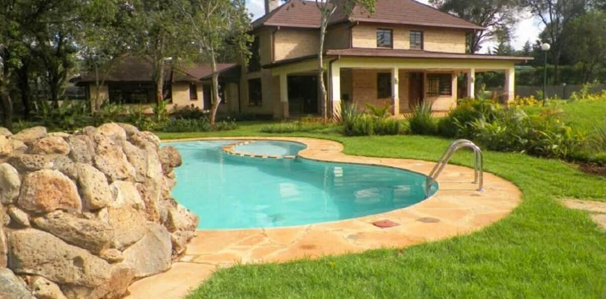 4-Bedroom Rustic Townhouse with Fireplace & Pool Access – Karen
